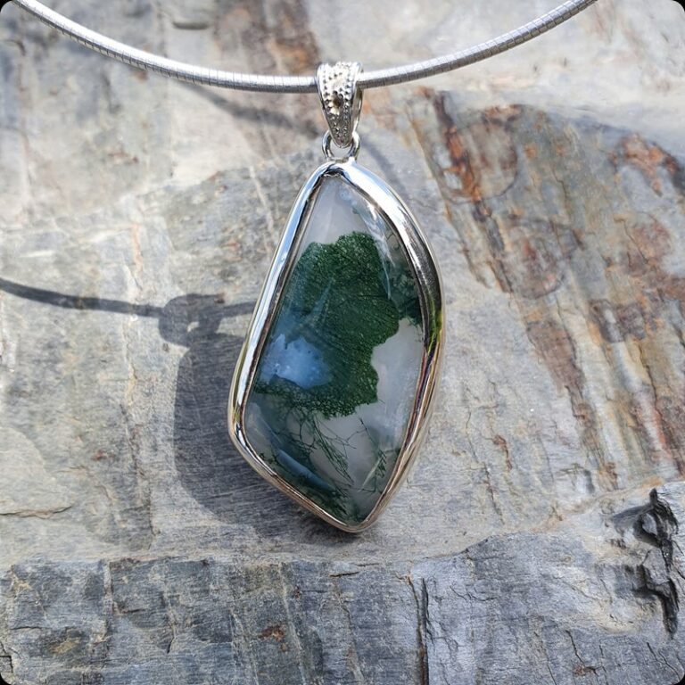 Ancien Pendentif Pomme En Agate Mousse Sur Argent Massif 925 - Vert, Naturel - Occasion Très Bon état