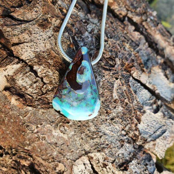 Pendentif Opale Boulder – Éclat Turquoise
