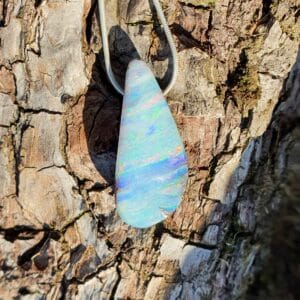 Pendentif Goutte Opale Boulder - Finesse Bleu Ciel et Éclats Pastel