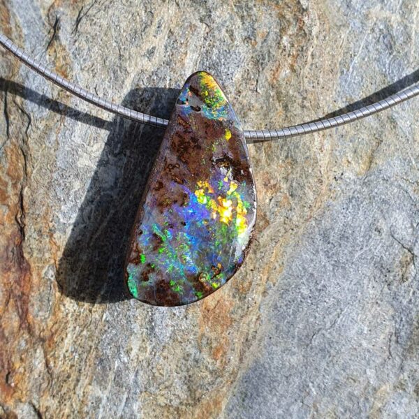 Pendentif Opale Boulder – Couleurs Captivantes