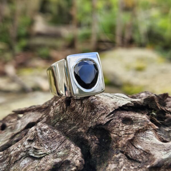 Bague Chevalière en Argent 925 avec Spinelle Noir Taillé : Protection et Élégance, taille 58