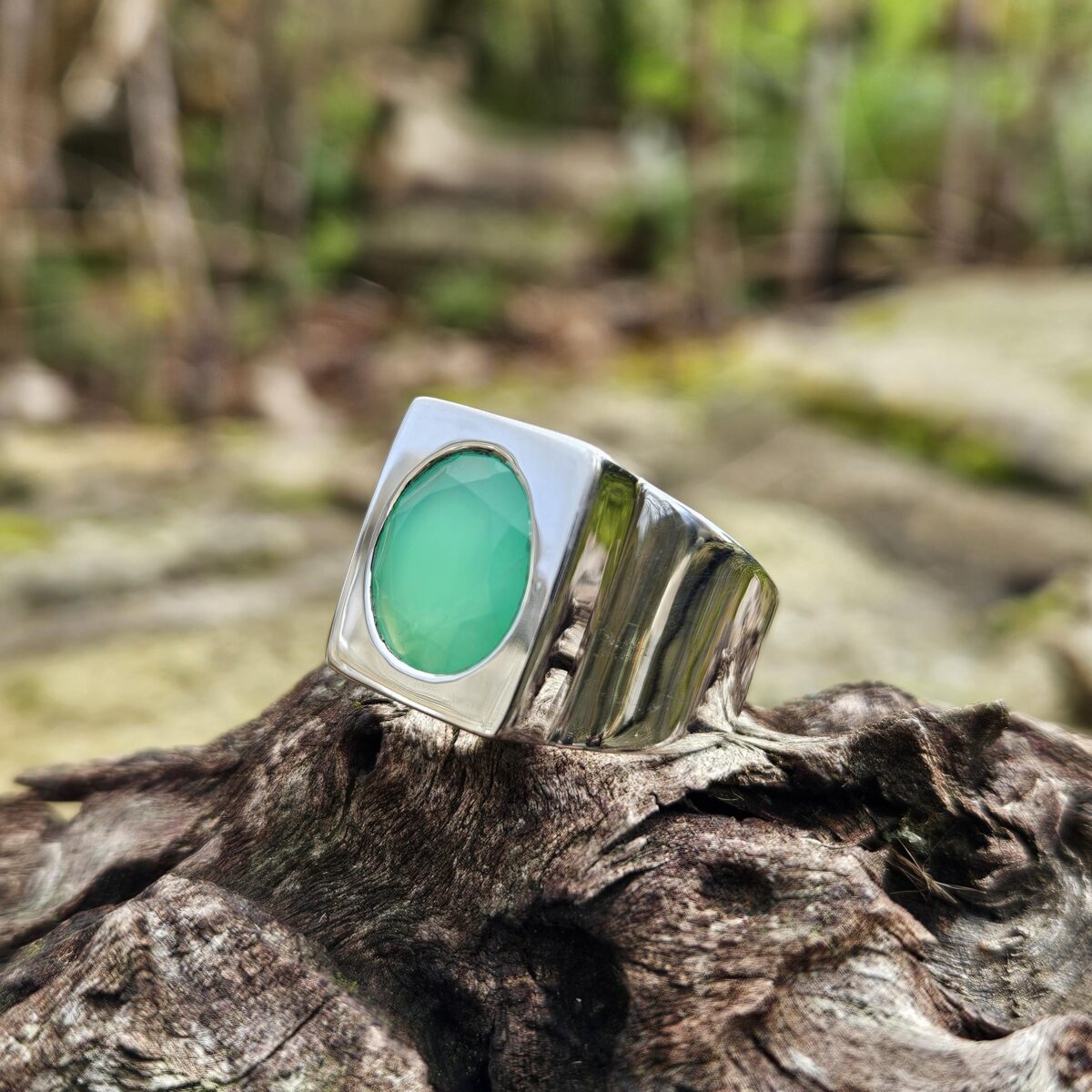 Chevalière Chrysoprase – Vert Pomme – Taille 60 Chevalière Homme Argent en Chrysoprase – Bijoux Féenomen®️, Fusion de Modernité et de Savoir-Faire