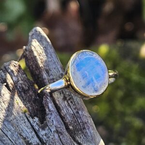 Bague en Pierre de Lune, reflets bleus.