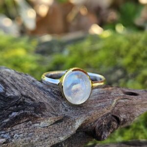 Bague en Pierre de Lune : Douceur et Poésie