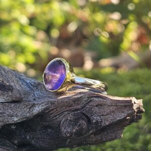 Bague en Améthyste  : Touche Violette et Dorée, la collection "Princesse" est une gamme de bagues fines qui allient l'élégance et le raffinement.