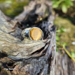 Bague chevalière en argent 925, agrémentée d'un œil de tigre doré taillé - Taille 64