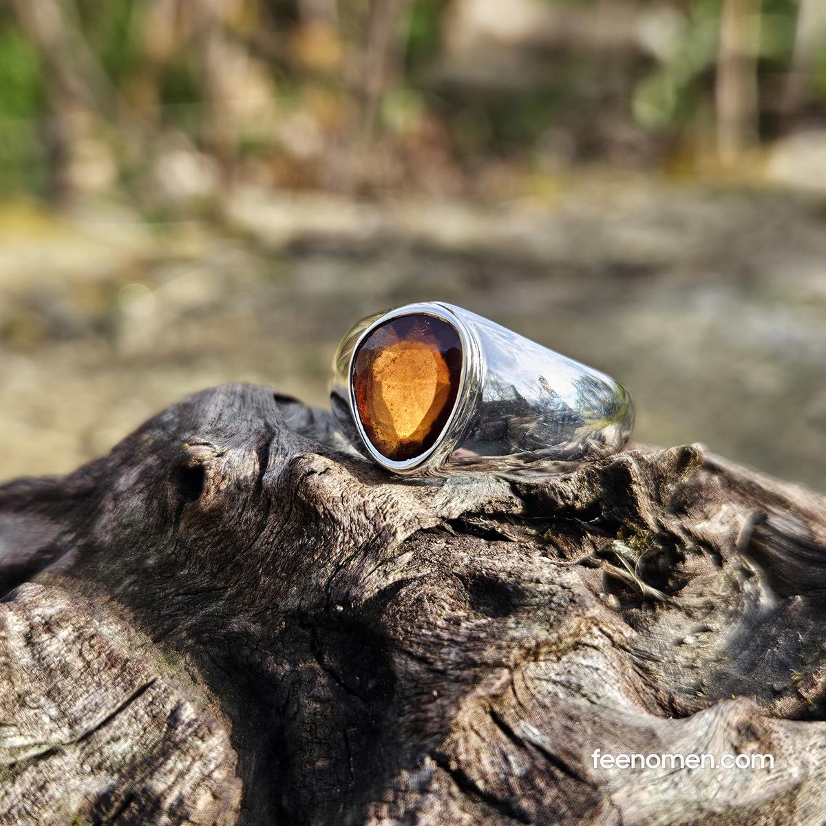 Chevalière Grenat – Hessonite Gaya – Taille 64 Bague chevalière en argent massif ornée d’un grenat hessonite - rouge et orange - de qualité pour une taille 64