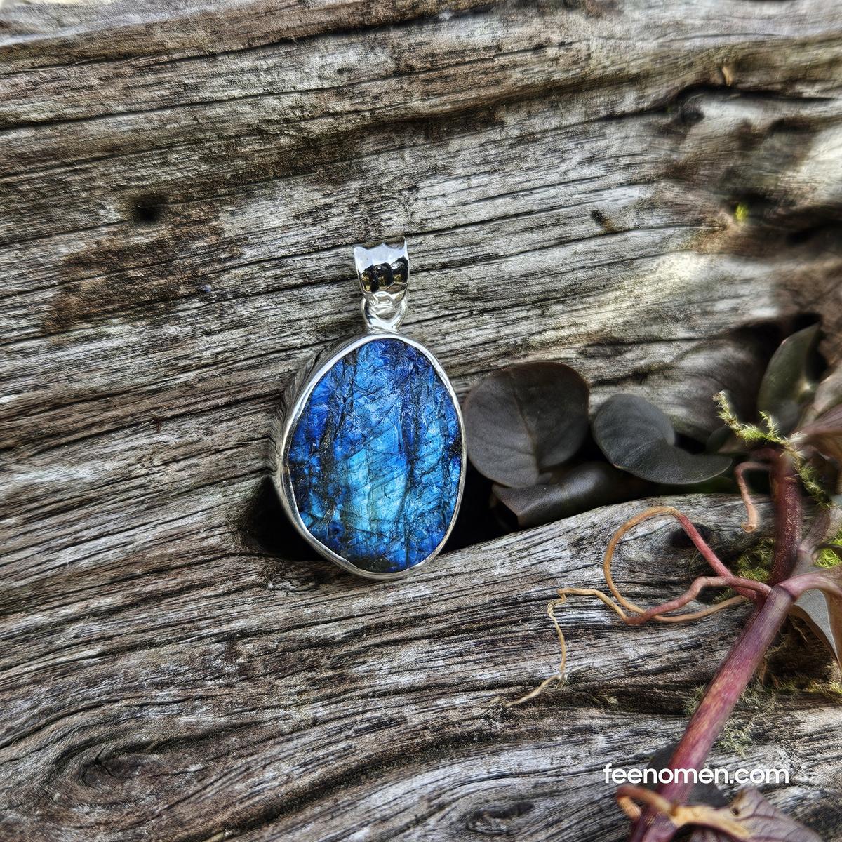 Pendentif Labradorite Brute – Éclat Océanique Pendentif Labradorite Brute - Éclat Océanique - Image 4